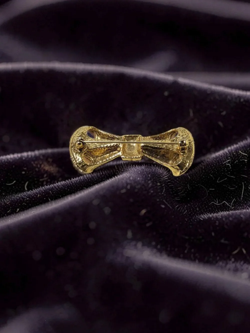 vintage gold tone & chrystals ribbon bow brooch.
